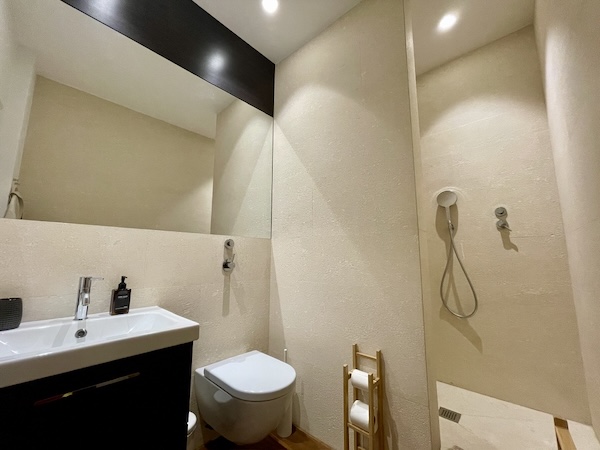Bagno moderno con doccia — Martinengo30